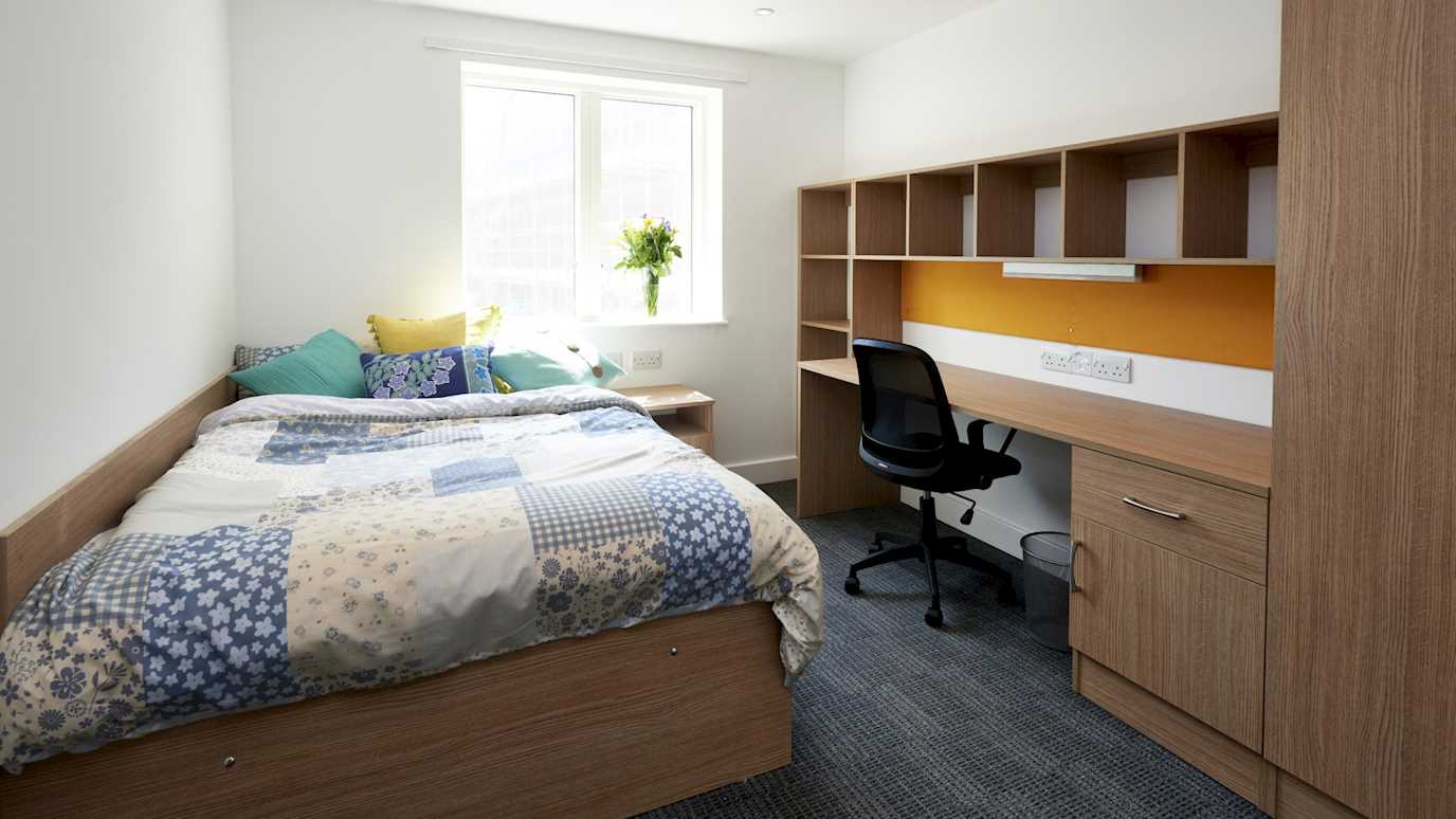 George Eliot accommodation Bedroom