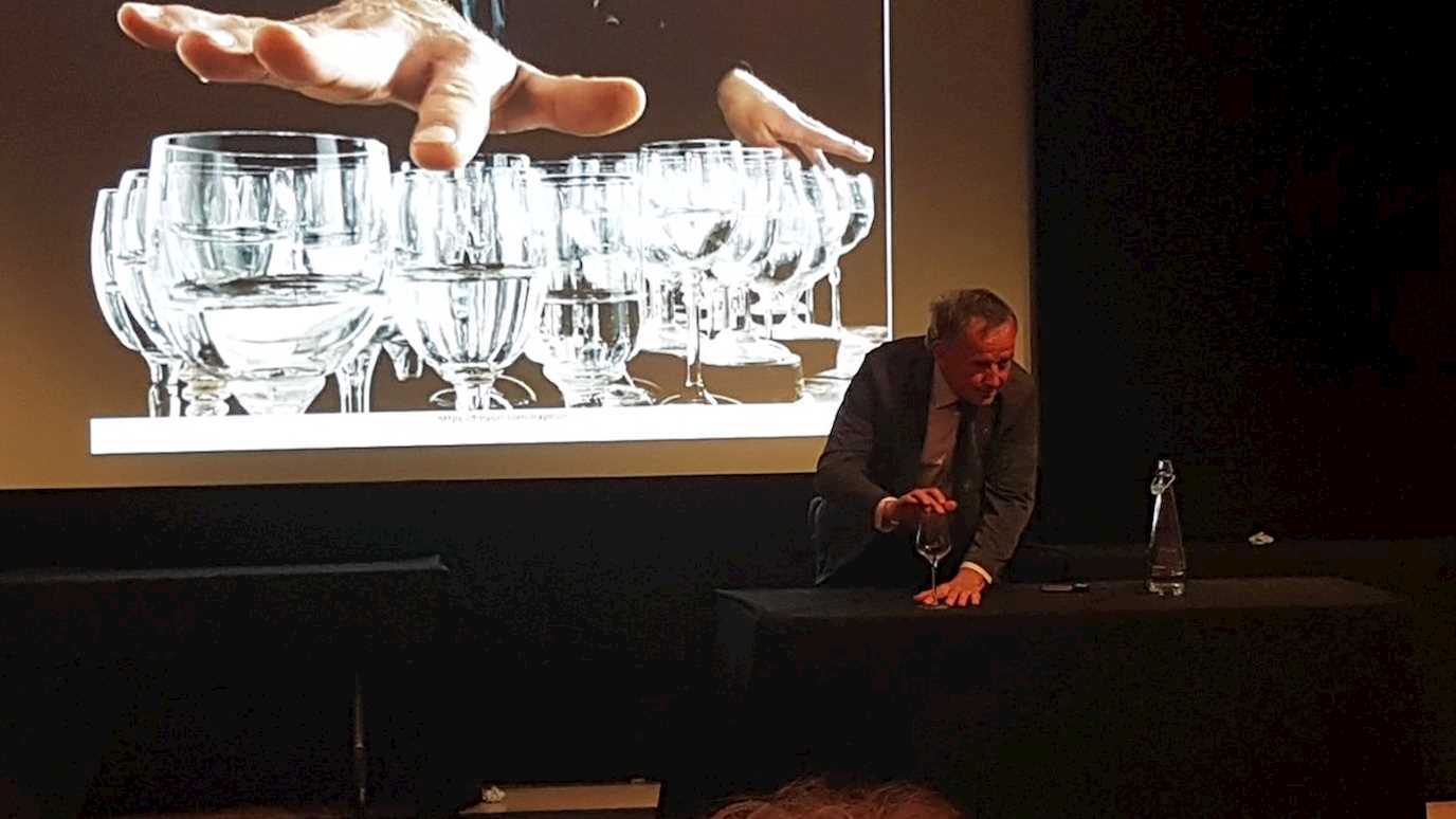 David Howard presenting the glass Armonium