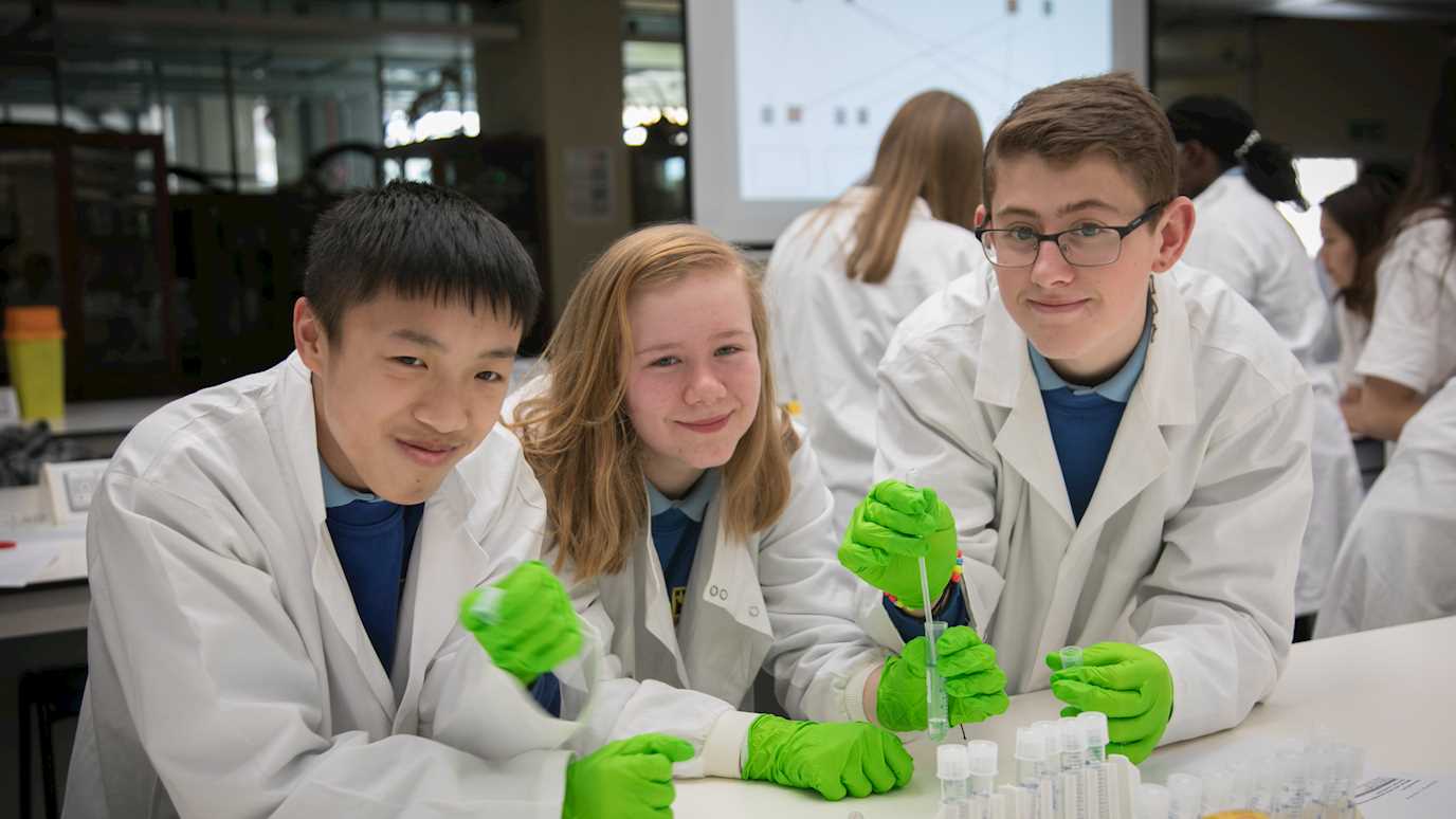 Three students in lab (4) - RDD - Biological Sciences